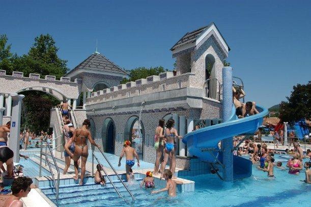 Strandfuerdo Apartman Eger Rom bilde
